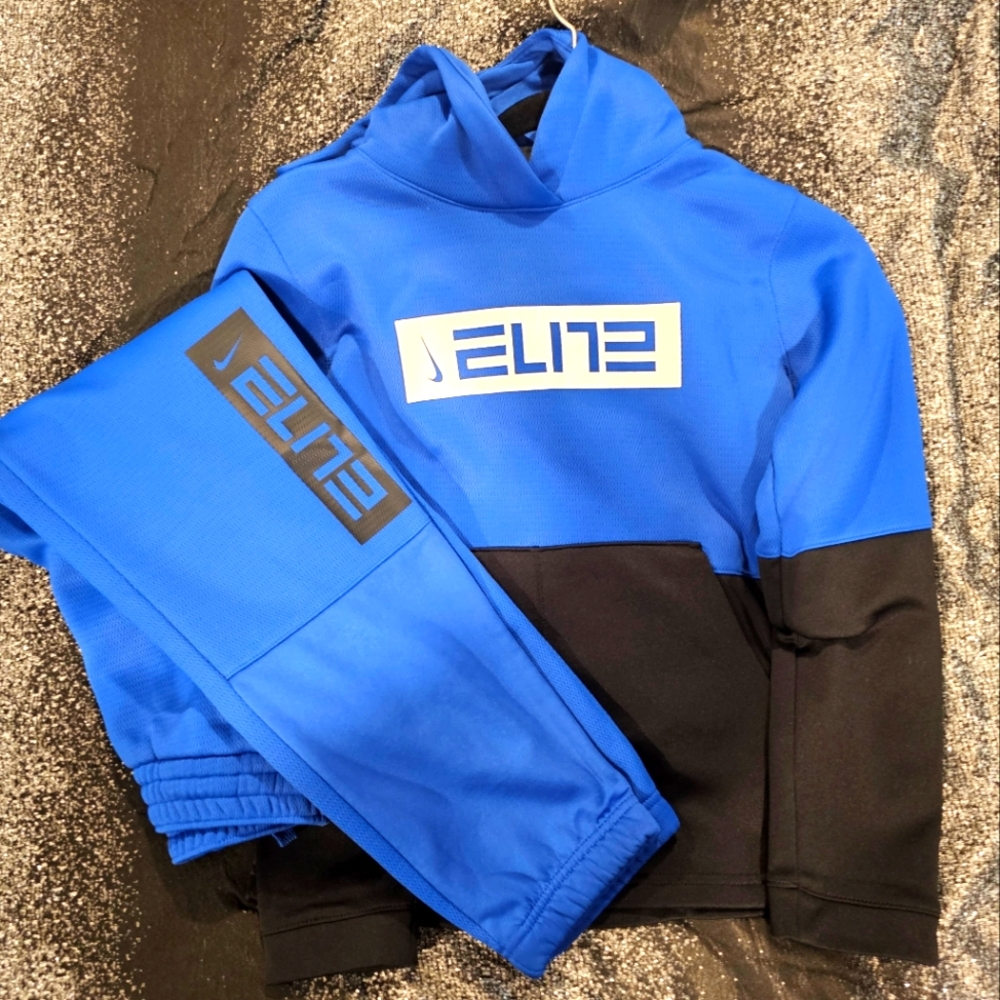 Nike tech sweat suit